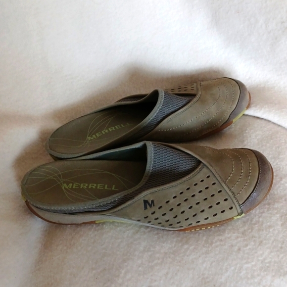 Merrell Light Weight Clogs, Dark Kahki - Picture 4 of 5